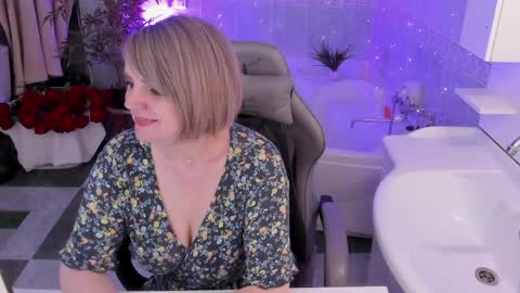Snapshot of bettygibsonn chatting on April 10, 2026, 8:19 am Betty online show from April 10, 2026, 8:19 am