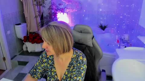 Snapshot of bettygibsonn chatting on April 15, 2026, 8:10 am Betty online show from April 15, 2026, 8:10 am