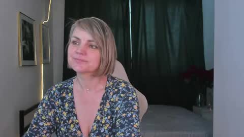 Snapshot of bettygibsonn chatting on April 17, 2026, 8:39 am Betty online show from April 17, 2026, 8:39 am