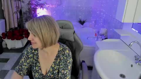 Snapshot of bettygibsonn chatting on April 19, 2026, 1:27 am Betty online show from April 19, 2026, 1:27 am