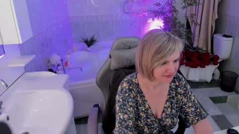 Snapshot of bettygibsonn chatting on April 24, 2026, 8:17 am Betty online show from April 24, 2026, 8:17 am