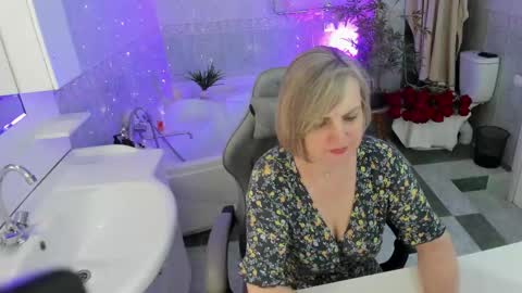 Snapshot of bettygibsonn chatting on April 30, 2026, 8:31 am Betty online show from April 30, 2026, 8:31 am