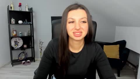 bettyjamess online show from November 10, 2025, 4:55 am