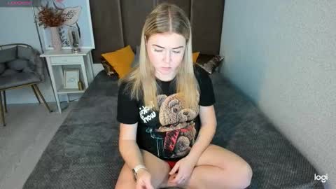 Mila Sweet online show from November 14, 2025, 4:44 am