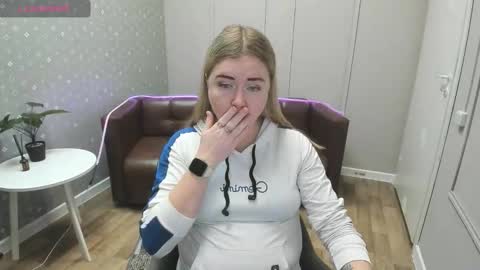 Mila Sweet online show from December 15, 2025, 5:01 am