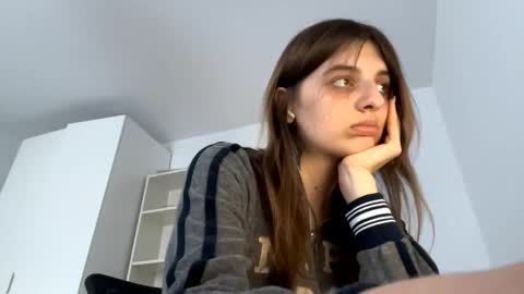 Snapshot of beulahweikert chatting on May 3, 2026, 4:46 pm Lina online show from May 3, 2026, 4:46 pm