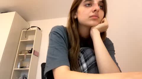 Snapshot of beulahweikert chatting on June 15, 2026, 5:15 pm Lina online show from June 15, 2026, 5:15 pm