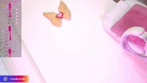 Nicolle Aviles online show from December 20, 2024, 1:00 pm