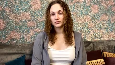 Sophie online show from April 6, 2026, 9:43 am