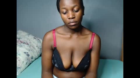 Snapshot of beverly_bay chatting on May 25, 2026, 8:37 pm beverly online show from May 25, 2026, 8:37 pm