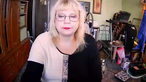 BeverlyQCynia online show from October 4, 2025, 11:08 am