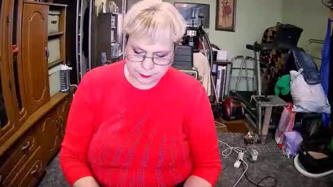 BeverlyQCynia online show from November 8, 2025, 12:05 pm