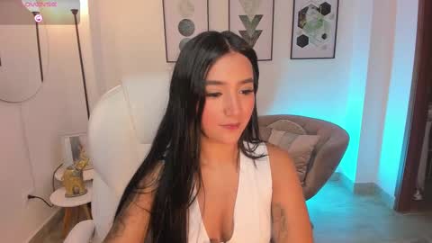 beverlyy johnson online show from September 27, 2025, 3:33 am