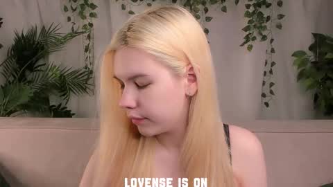 Eliz online show from November 15, 2025, 1:25 am