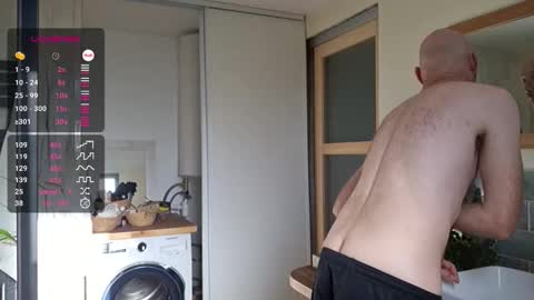 My name is David and if you like public exhibitions you wont be disappointed with me LoL - My favorite vibes is 44  online show from October 25, 2025, 10:01 am