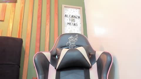 Snapshot of bianca_spear chatting on December 13, 2025, 7:53 pm bianca_spear online show from December 13, 2025, 7:53 pm