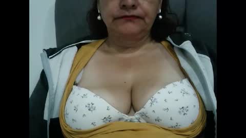 Snapshot of biancasteel chatting on April 21, 2026, 11:38 am biancasteel online show from April 21, 2026, 11:38 am