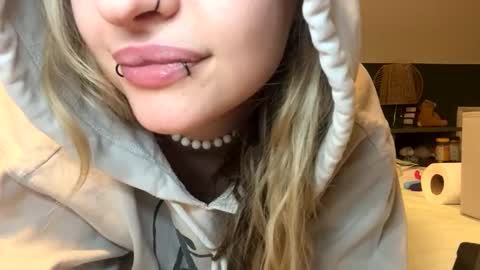 Ellie  online show from March 8, 2026, 4:27 am