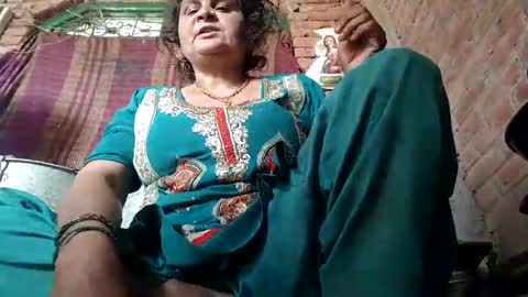 Mona online show from March 4, 2025, 3:22 am