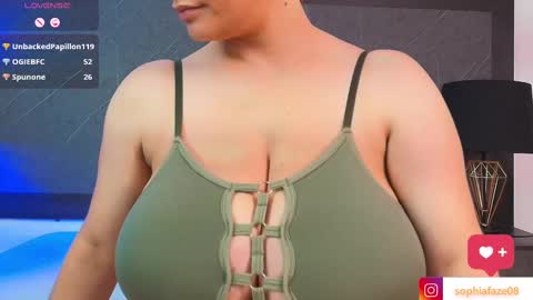 Snapshot of big_tits_in_your_face chatting on February 26, 2025, 2:26 am Tell me Sophia online show from February 26, 2025, 2:26 am