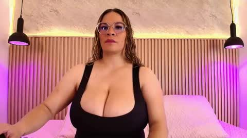 Snapshot of big_tits_in_your_face chatting on October 15, 2025, 4:51 pm Tell me Sophia online show from October 15, 2025, 4:51 pm