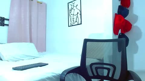 Big valentinHunk online show from February 28, 2025, 8:50 pm