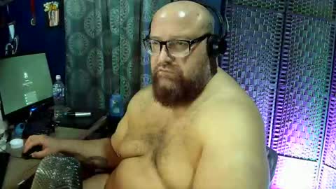 BigBear4Cuddles online show from April 29, 2026, 1:43 am