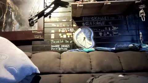 Snapshot of bigbeata chatting on October 18, 2025, 2:14 am Stevie Snow online show from October 18, 2025, 2:14 am