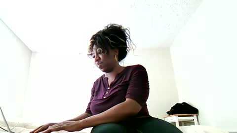 Ashley online show from April 10, 2026, 12:10 pm