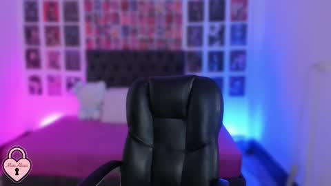 Snapshot of bigboobs_cloe chatting on October 15, 2025, 4:51 pm bigboobs cloe online show from October 15, 2025, 4:51 pm