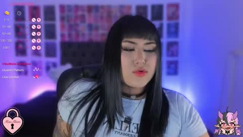 Snapshot of bigboobs_cloe chatting on October 21, 2025, 3:18 am bigboobs cloe online show from October 21, 2025, 3:18 am