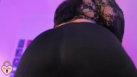 Snapshot of bigboobs_cloe chatting on November 28, 2025, 5:21 am bigboobs cloe online show from November 28, 2025, 5:21 am