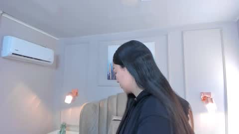   online show from September 25, 2025, 10:08 am