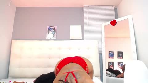 Snapshot of bigbooty_mommy chatting on December 21, 2024, 9:47 pm Mia online show from December 21, 2024, 9:47 pm