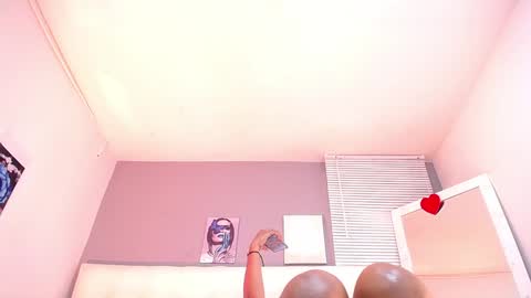 Snapshot of bigbooty_mommy chatting on December 28, 2024, 2:11 am Mia online show from December 28, 2024, 2:11 am