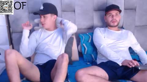 Snapshot of bigcock_couplexxx chatting on October 29, 2025, 3:53 am DAVID and JUAN online show from October 29, 2025, 3:53 am