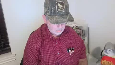 Snapshot of bigdylan17 chatting on January 25, 2025, 3:30 am Dylan 56 Taleah 53 online show from January 25, 2025, 3:30 am