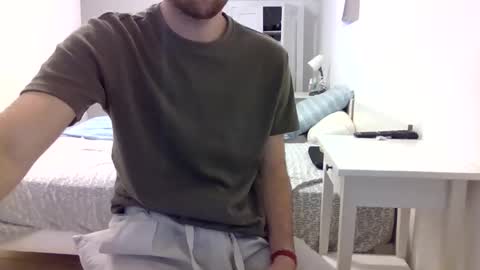 Snapshot of biggbaguette1 chatting on October 2, 2025, 1:40 pm biggbaguette1 online show from October 2, 2025, 1:40 pm