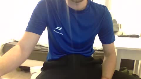 Snapshot of biggbaguette1 chatting on December 5, 2025, 4:58 pm biggbaguette1 online show from December 5, 2025, 4:58 pm