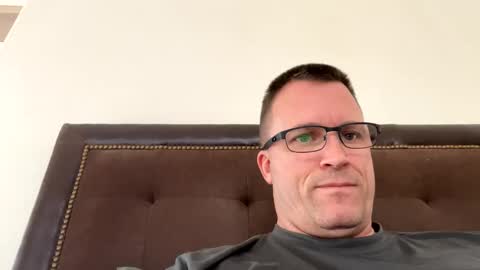 bigger22332233 online show from February 6, 2025, 8:13 pm