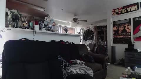 biggerisbetter21 online show from December 19, 2025, 9:11 pm