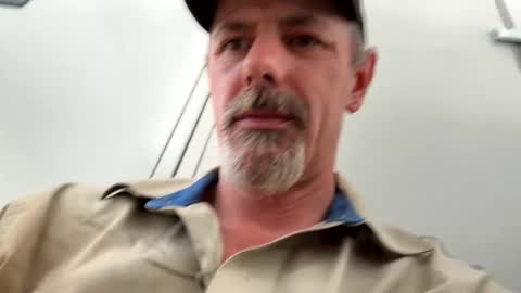 Snapshot of biggymemo69 chatting on December 17, 2025, 5:30 pm biggymemo69 online show from December 17, 2025, 5:30 pm