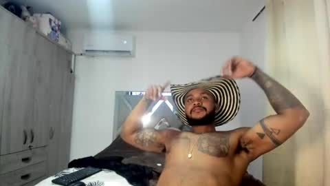 biglatino098 online show from June 11, 2026, 9:46 pm