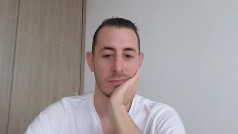 Snapshot of bigonehott chatting on October 15, 2025, 2:50 pm       online show from October 15, 2025, 2:50 pm