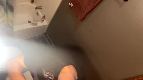 Snapshot of bigskinnyboyshh chatting on December 3, 2025, 6:21 am bigskinnyboyshh online show from December 3, 2025, 6:21 am