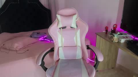 Snapshot of bigsquirtcharlotte chatting on September 25, 2025, 11:19 pm ISABELLA online show from September 25, 2025, 11:19 pm