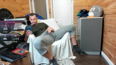 Snapshot of bigsshark chatting on October 29, 2025, 8:21 pm bigsshark online show from October 29, 2025, 8:21 pm