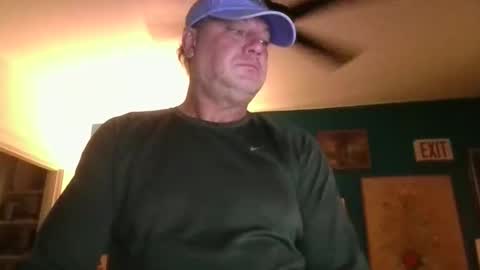 Snapshot of billjames55 chatting on May 9, 2026, 7:02 am billjames55 online show from May 9, 2026, 7:02 am