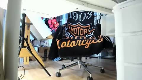 bisexualjay online show from October 23, 2025, 12:04 pm