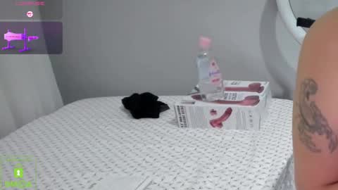 bisex woman online show from January 26, 2025, 8:45 pm